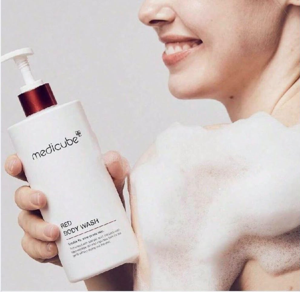 Medicube Red Soothing Body Wash – Bagnodoccia Lenitivo Purificante per Pelle Sensibile e Imperfezioni Corpo