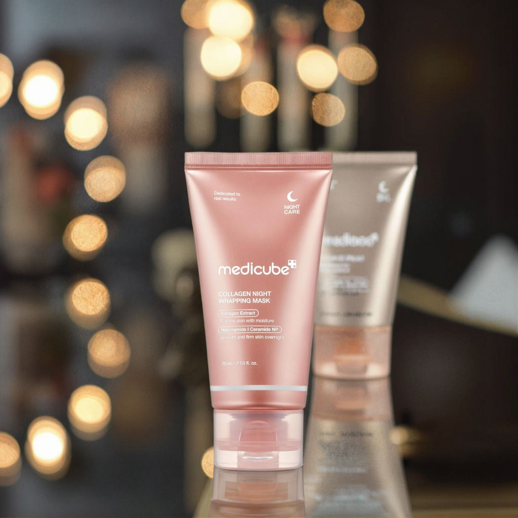 Maschera viso Collagen Night Wrapping di Medicube, applicata sul viso per idratazione e rassodamento notturno.