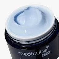 Crema viso Medicube Zero Pore One Day Cream, texture leggera e idratante, visibile in confezione con tubo bianco e logo blu